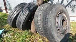 Vand 4 anvelope tubeless noi 11R 22.5 