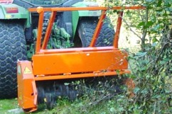 Tocator pentru curatarea pasunilor AF230