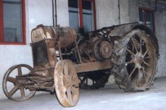 Record mondial stabilit la aratura de catre tractoarele cu abur