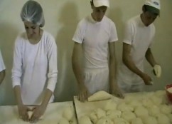 Instruire practica a elevilor intr-o fabrica de paine