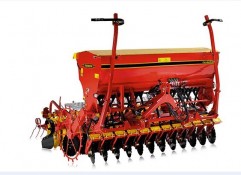 CarrierDrill - o mașină ușor de operat, atât pentru pregătirea solului cât și pentru însămânțare