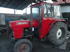 Vand tractor U445 cu remorca